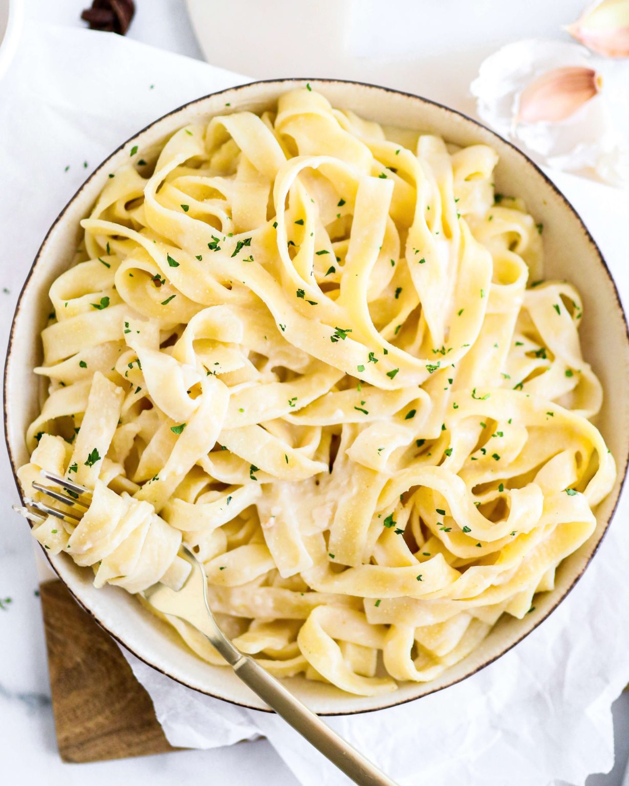 Olive Garden Style Vegan Fettuccine Alfredo - Legally Healthy Blonde